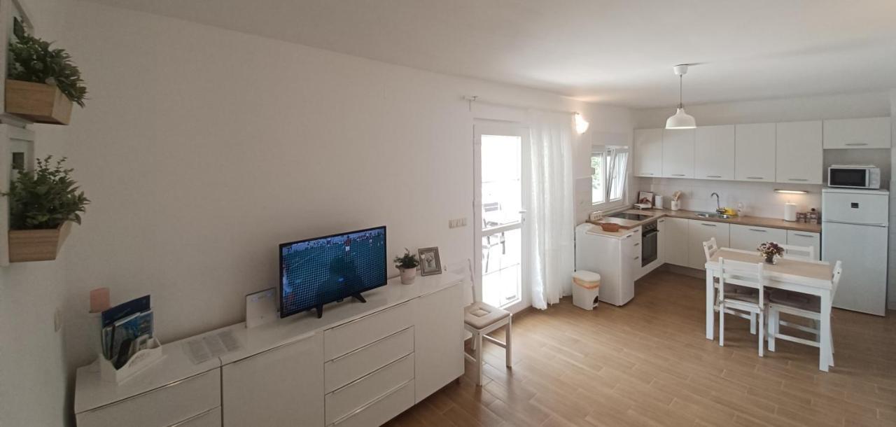 Apartman S Pogledom Zdrelac Exterior photo