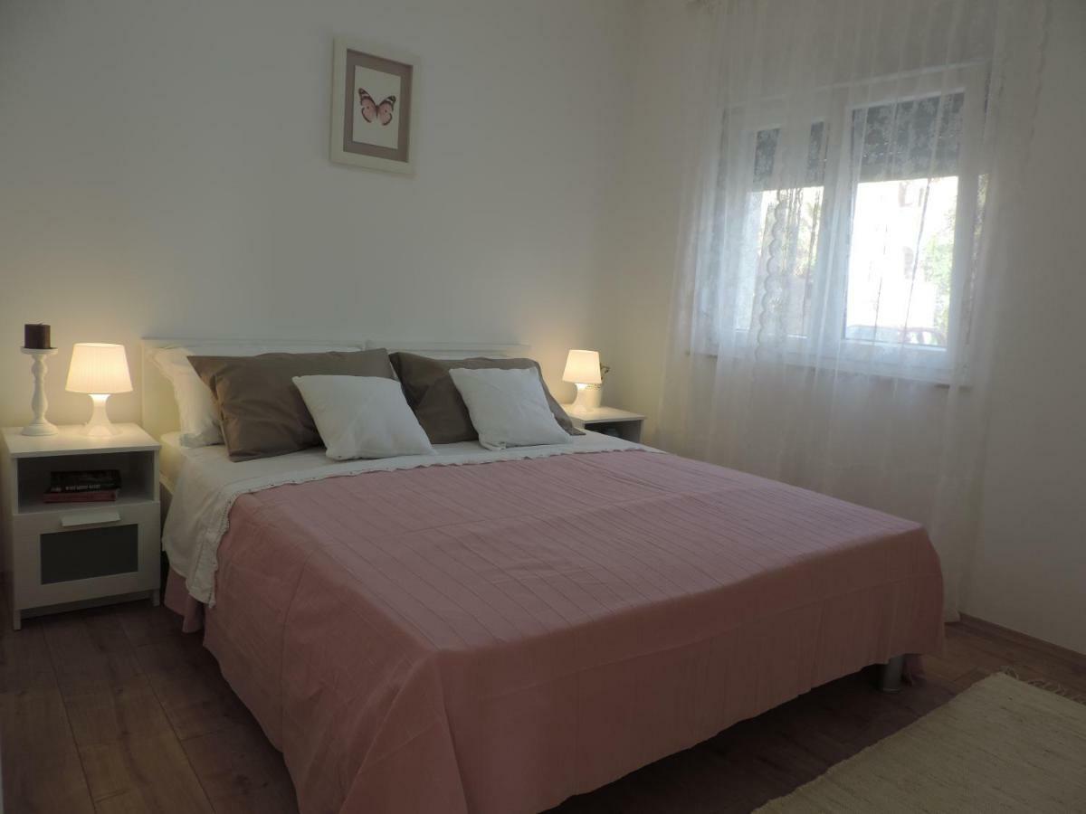 Apartman S Pogledom Zdrelac Exterior photo