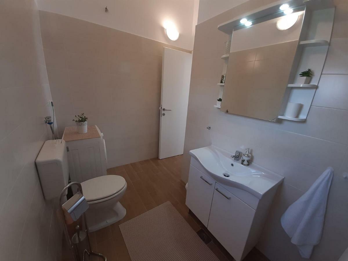 Apartman S Pogledom Zdrelac Exterior photo