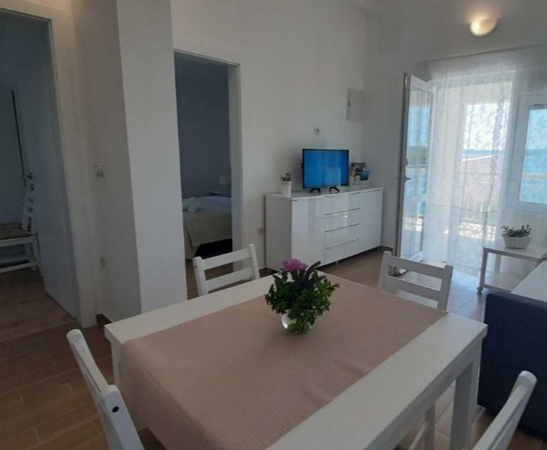 Apartman S Pogledom Zdrelac Exterior photo